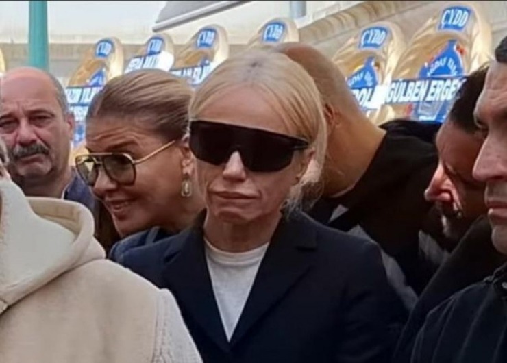 Armağan Çağlayan'dan Fatih Ürek'in Cenazesinde Başörtüsü Çıkışı