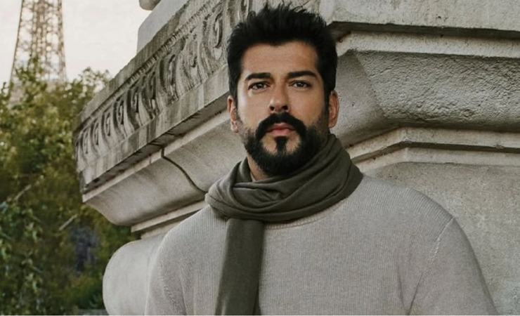 10:31 Burak Özçivit'in 50 Milyon Liralık Rolls-Royce'u Etiler'de Görüntülendi