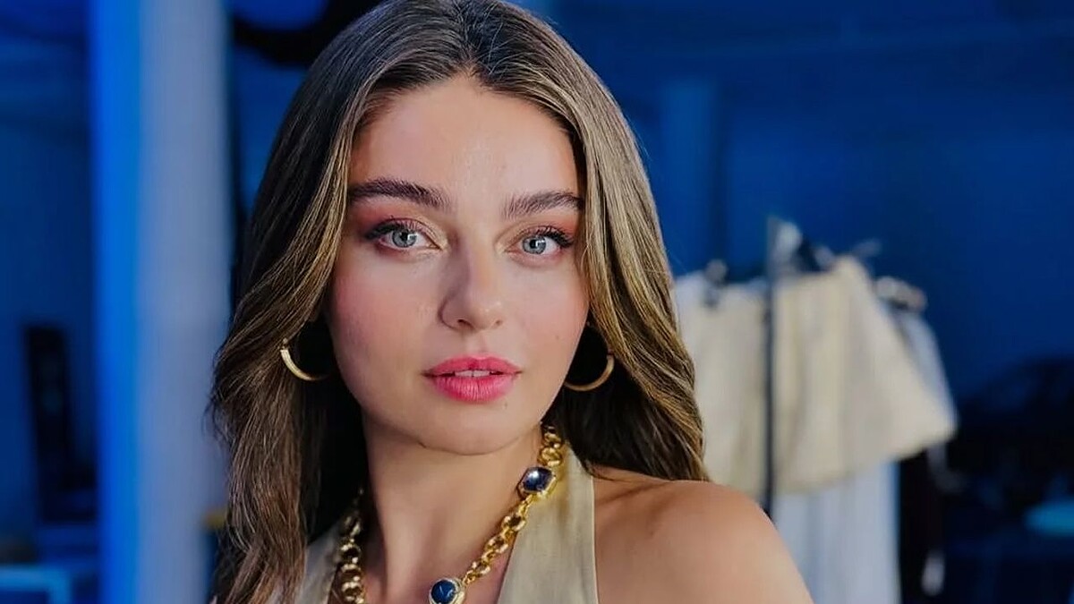 Ayça Ayşin Turan Yeni Filmi İçin Tesettür Giydi