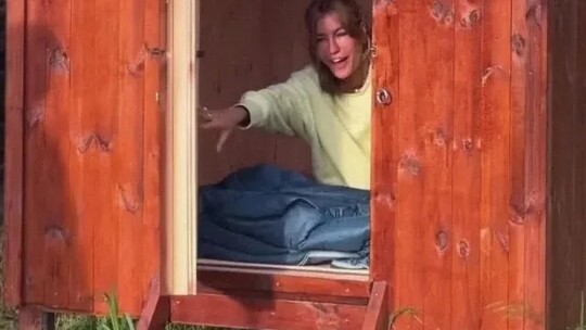 Ünlü sunucu ve manken Çağla Şıkel, kişisel gelişim yolculuğunda sınırları zorlayan...