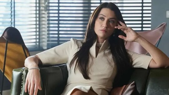 Kanal D'nin yayınlanan dizisi Eşref Rüya'nın setinde, Irmak karakterini canlandıran...