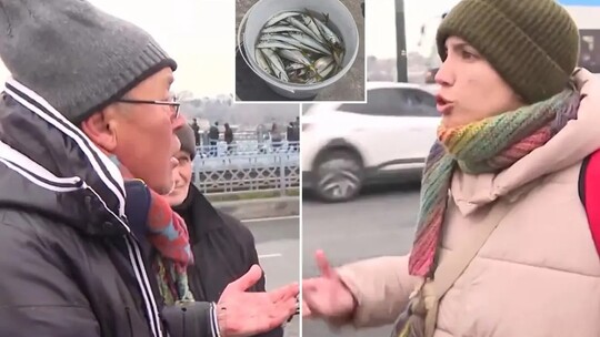 İstanbul'un tarihi ve turistik simgelerinden Galata Köprüsü'nde yaşanan sıra...