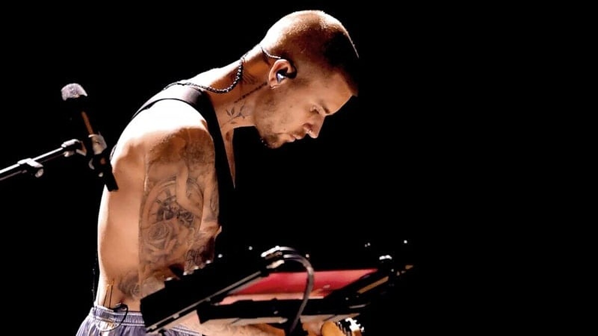 Justin Bieber Grammy Sahnesine Sadece İç Çamaşırıyla Çıktı