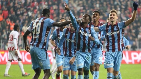Süper Lig'in 21. haftasında oynanan Karadeniz derbisinde Trabzonspor, deplasmanda...