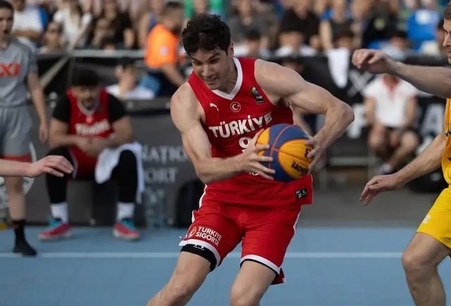 Burak Özberk Eşinin Günlüğünü Okuyunca 100 Milyon Liralık Boşanma Davası Açtı