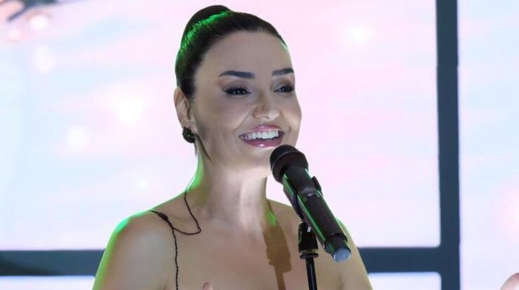 Ece Seçkin Ve Mahsun Kırmızıgül Bayramda Sahnelere Çıktı