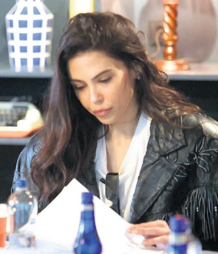 Nesrin Cavadzade Ve Çağan Efe Ak Daha On Yedi İçin Kamera Karşısına Geçti