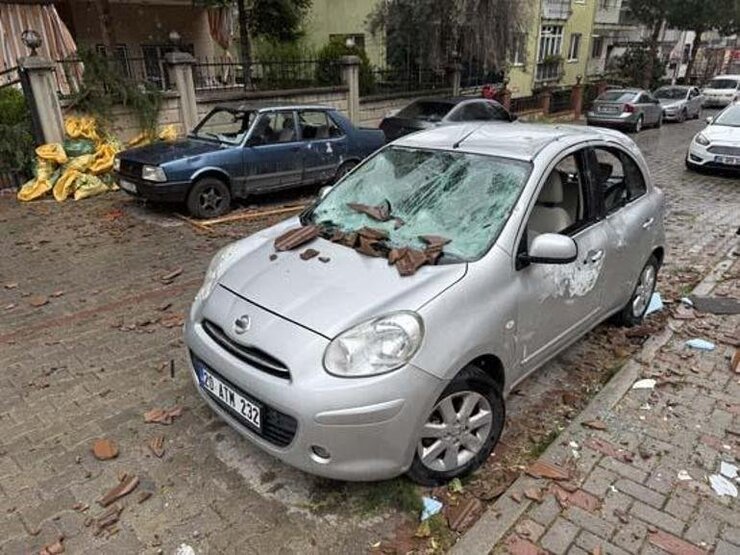 Denizli'de Fırtına Çatıları Uçurdu Teleferik Kapatıldı