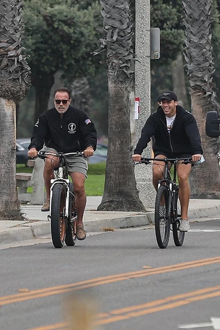 Schwarzenegger Oğlunun İlk Yarışma Hazırlığını Bizzat Yönetti