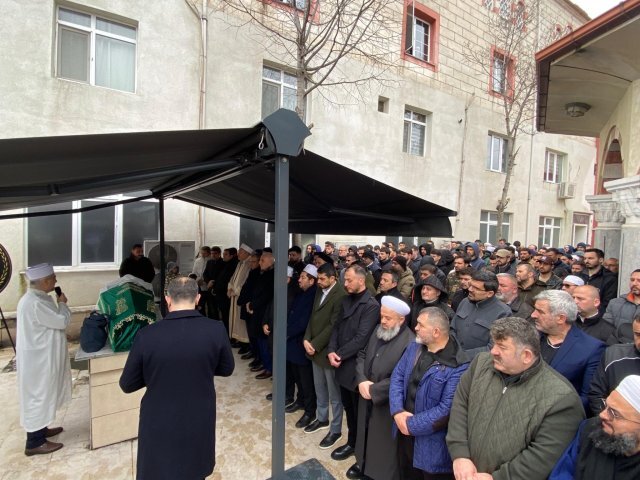 Tiktok Fenomeni Kübra Karaarslan 21 Yaşında Hayatını Kaybetti