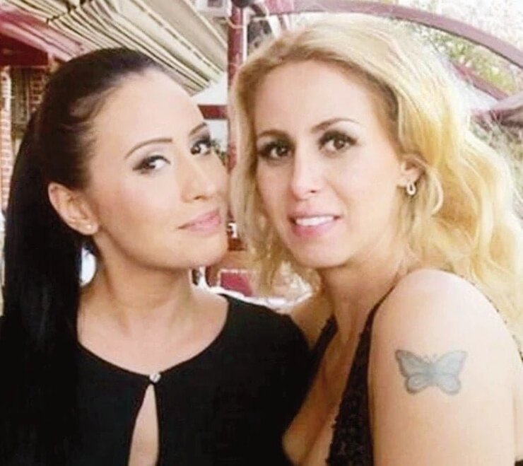 Niran Ünsal Atina'da Temizlik Şirketi Kurdu