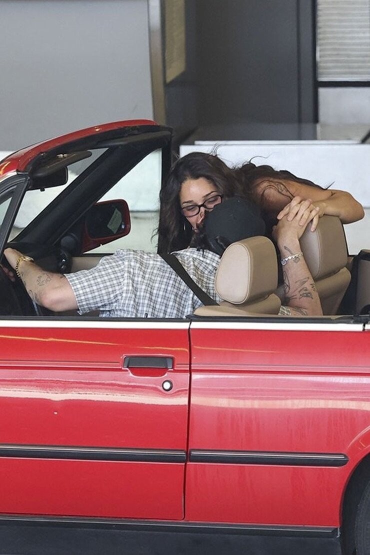 Joe Jonas Boşanmasının Ardından Yeni Aşkını Havaalanında Öptü