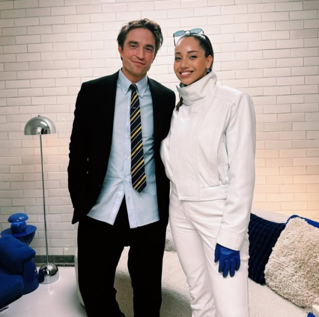 Özge Özacar Londra'da Robert Pattinson İle Buluştu