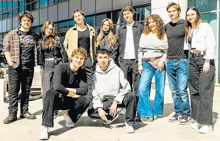 Nesrin Cavadzade Ve Çağan Efe Ak Daha On Yedi İçin Kamera Karşısına Geçti