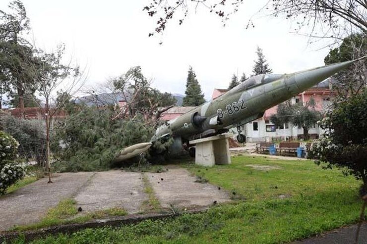 Denizli'de Fırtına Çatıları Uçurdu Teleferik Kapatıldı
