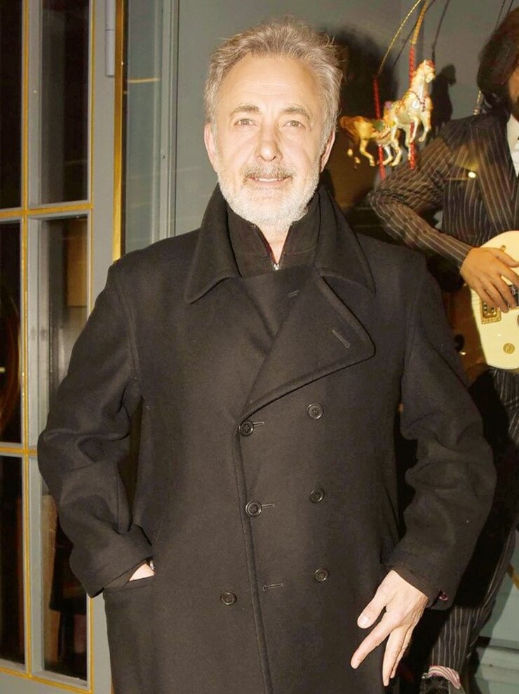 Ozan Güven Tek Kişilik Oyunuyla Sahnede Kendi Cenazesini Kaldırdı