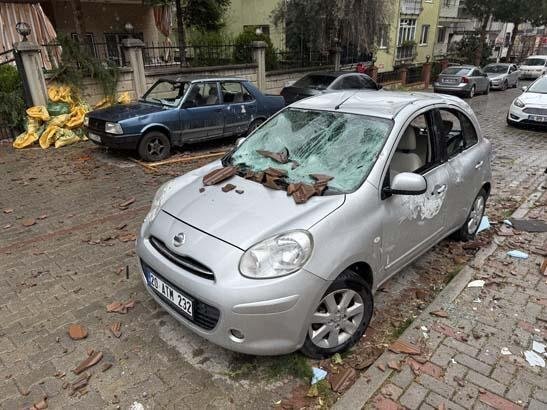 Denizli'de Fırtına Çatıları Uçurdu Teleferik Kapatıldı