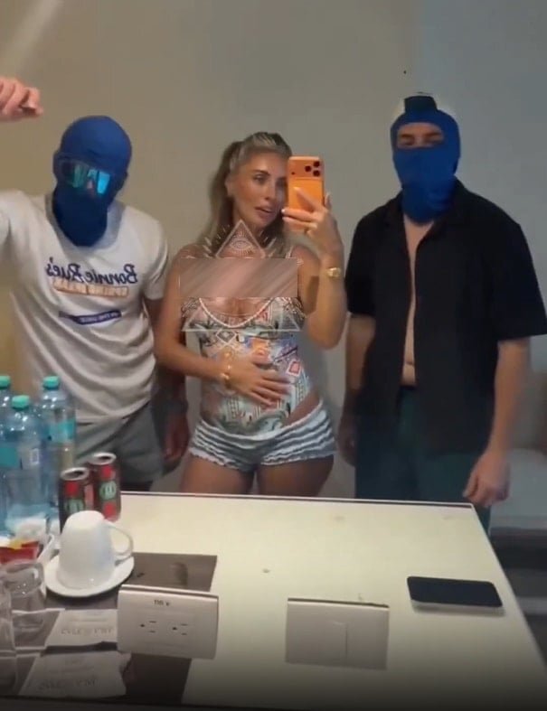 Bonnie Blue İkiz Bebek İçin İki Farklı Erkekle Birlikte Olduğunu İtiraf Etti