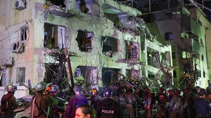 Hamaney Sonrası Tahran Yönetimi ABD İle Barış Kapısını Kapattı