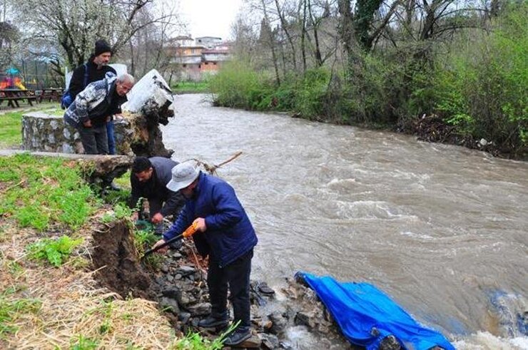 Kemalpaşa Deresinde 120 Kişi Altın Buldu