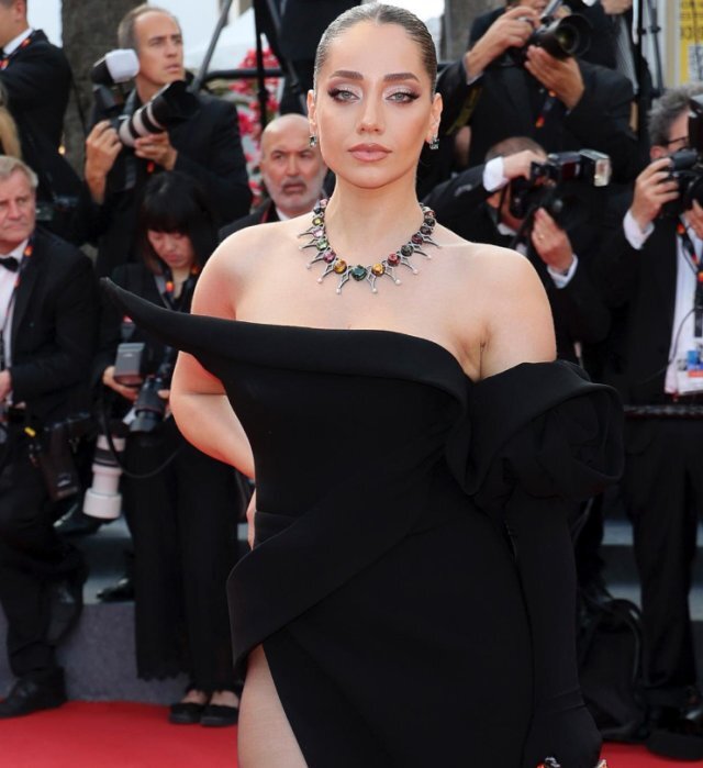 Özge Özacar Londra'da Robert Pattinson İle Buluştu