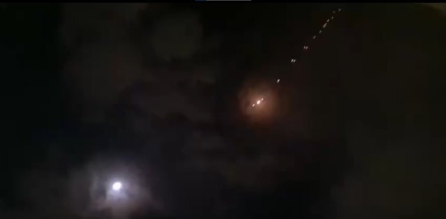 İran İsrail'e Yeni Füze Saldırısı Başlattı Tel Aviv Dahil Birçok Şehir Hedef Alındı