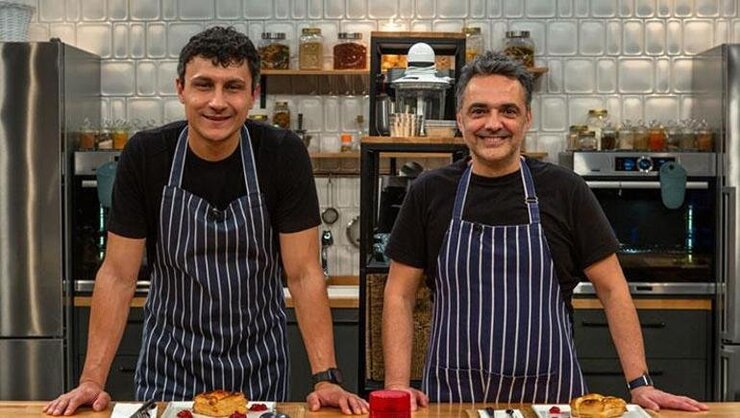 Alper Çankaya Arda Türkmen'in Mutfağında Gözleri Kapalı Yemek Yaptı