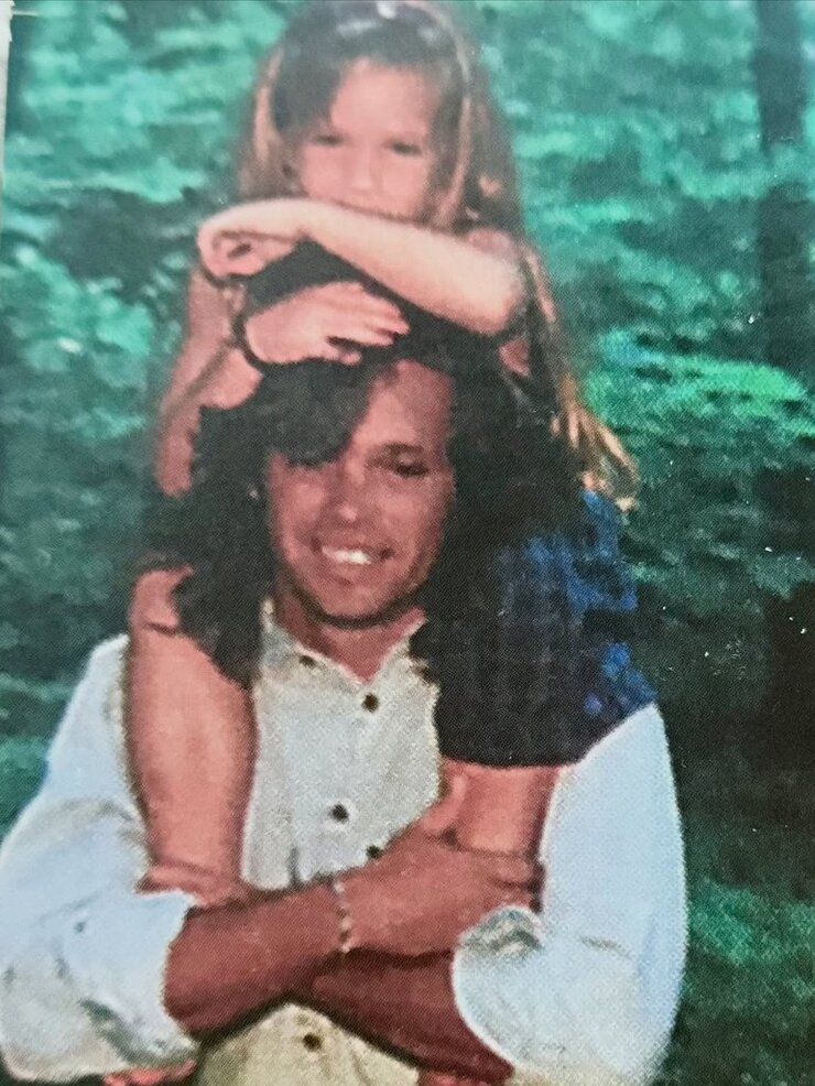 Mellencamp İkon Ödülünü Kanserden Kurtulan Kızına Verdi