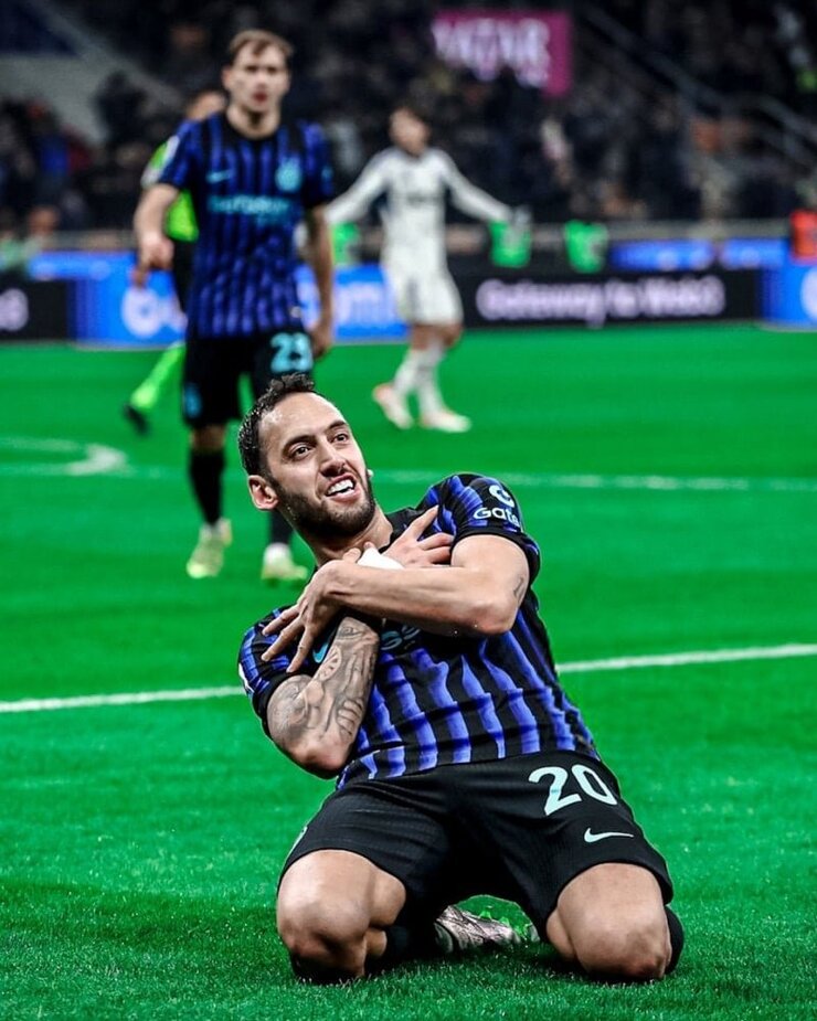 Hakan Çalhanoğlu Mutlu Evliliğinin Sırrını Güldürerek Açıkladı