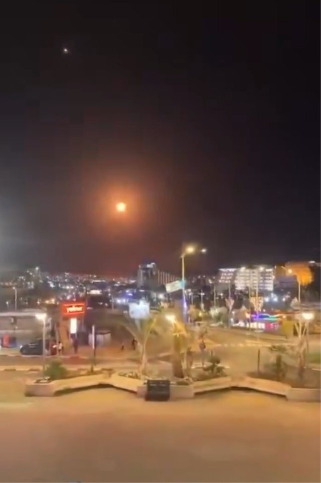 Husiler İsrail'e Balistik ve Seyir Füzesi Fırlattı