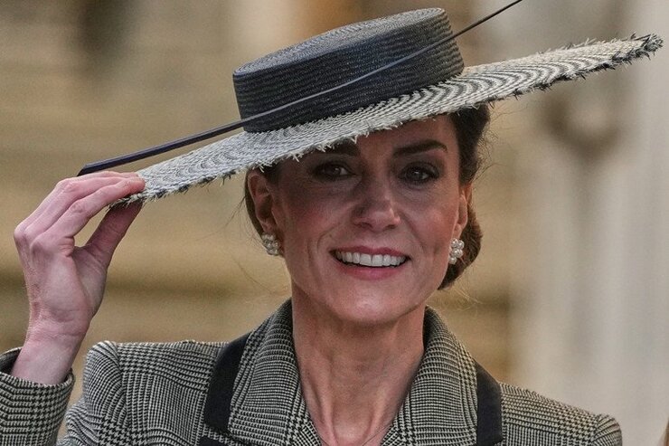 Kate Middleton Törende Şapkasıyla Büyüledi