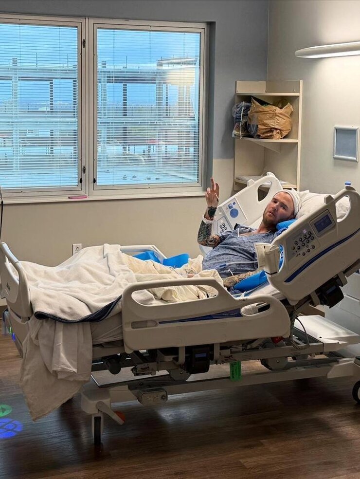 Chad Gilbert Beyin Ameliyatı Geçirdi Sol Elini Geri Kazandı