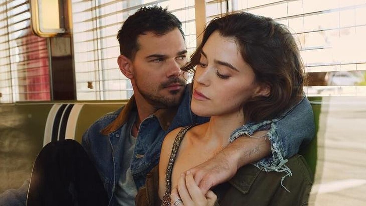 Taylor Lautner Ve Eşi İlk Bebeklerini Beklediklerini Duyurdu