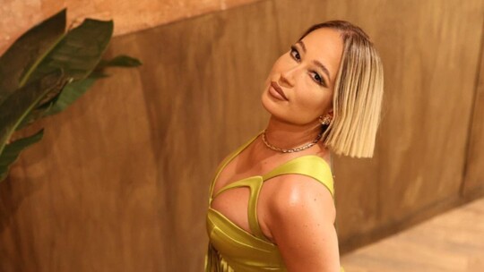 Gülçin Ergül, kimliği belirsiz bir kişinin evine kadar geldiğini sosyal medyadan...