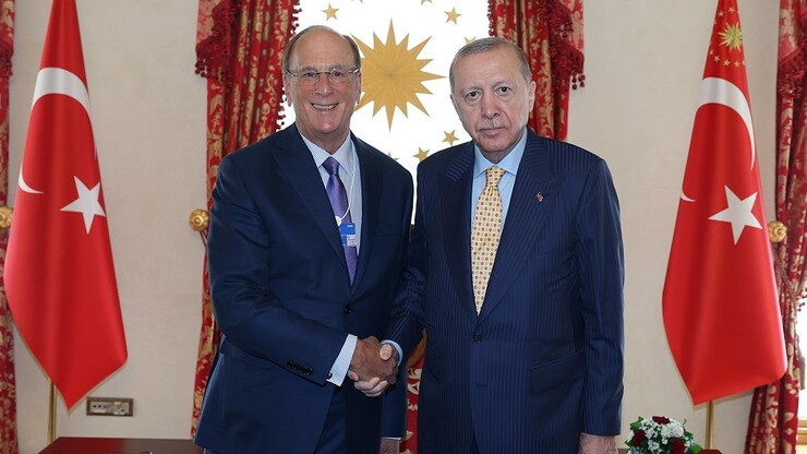 Cumhurbaşkanı Erdoğan, Dolmabahçe'de 16 ülkeden 23 uluslararası yatırımcıyla...