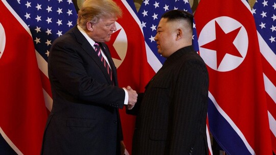 Kim Jong-un, katı yakıtlı yeni roket motorunun 2.500 kilonewton itiş gücüyle...