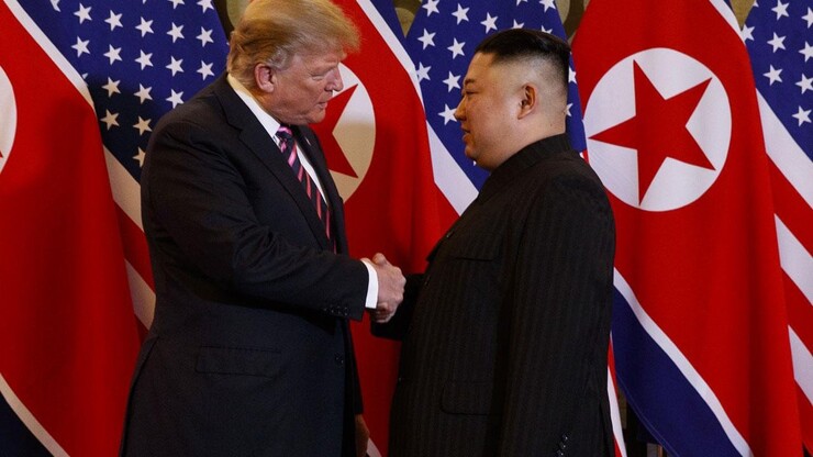 Kim Jong-un, katı yakıtlı yeni roket motorunun 2.500 kilonewton itiş gücüyle...