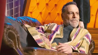 Ozan Güven Tek Kişilik Oyunuyla Sahnede Kendi Cenazesini Kaldırdı