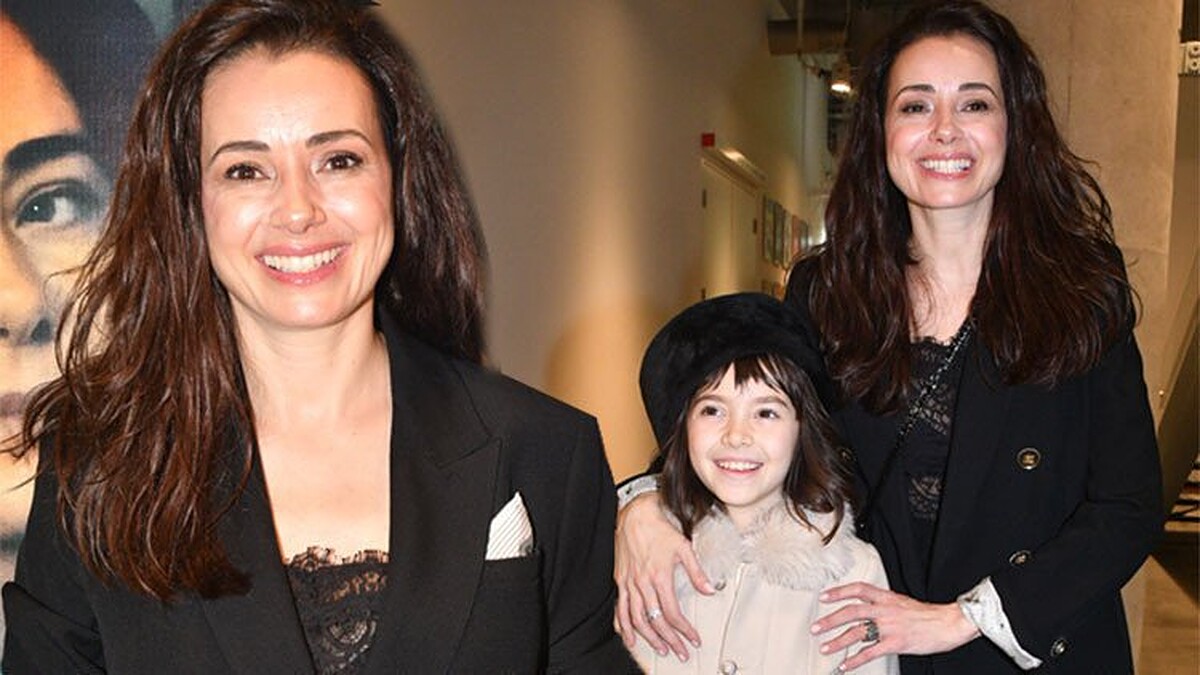 Özgü Namal Sarı Zarflar Galasına Kızıyla Katıldı