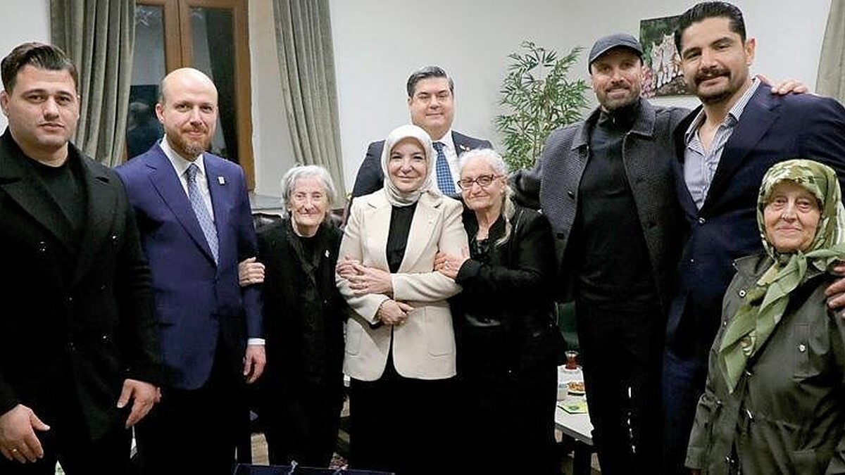 Uğur Işılak Ve Ceren Benderlioğlu Darülaceze Sakinleriyle İftar Yaptı