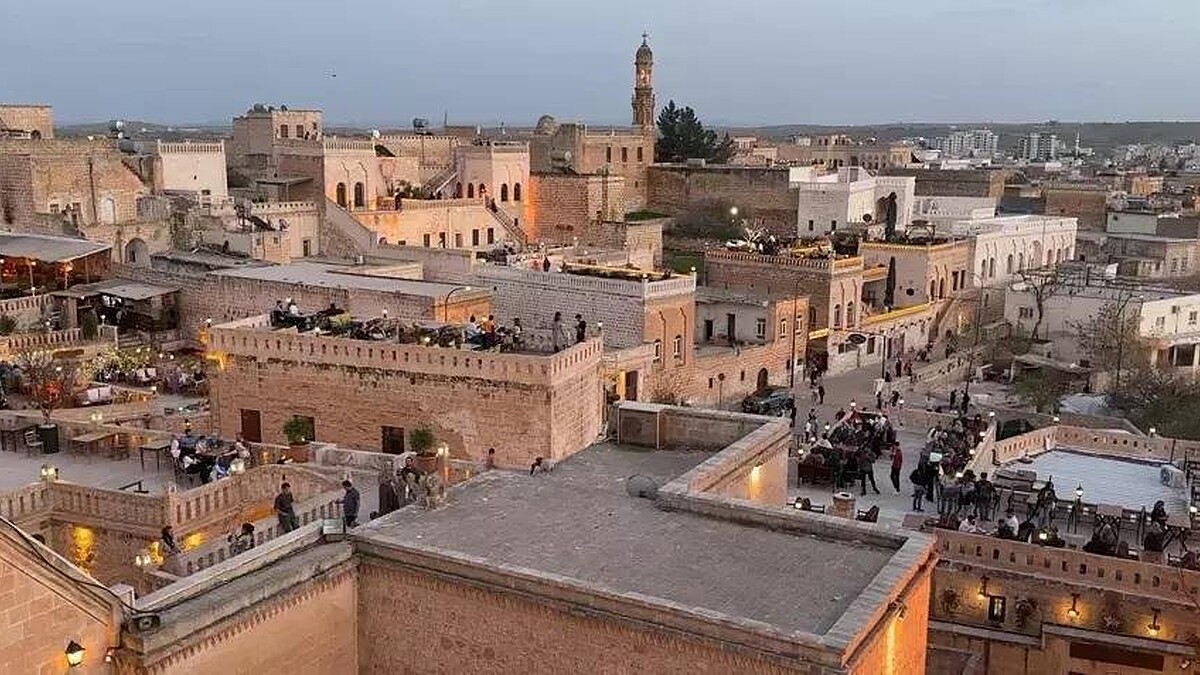 Uzak Şehir Dizisi Mardin'i Bayramda Ziyaretçi Akınına Uğrattı