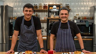 Alper Çankaya Arda Türkmen'in Mutfağında Gözleri Kapalı Yemek Yaptı