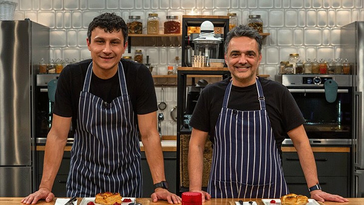 Alper Çankaya Arda Türkmen'in Mutfağında Gözleri Kapalı Yemek Yaptı