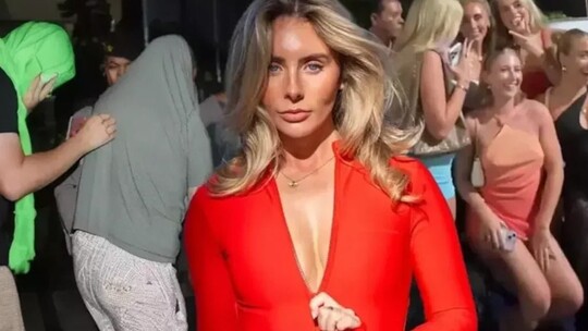 OnlyFans fenomeni Bonnie Blue, ikiz bebek sahibi olmak için iki farklı erkekle...