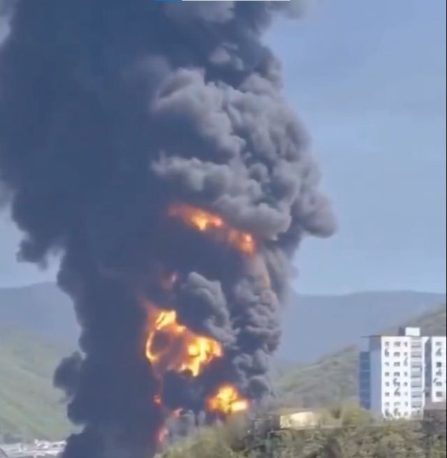 Tuapse Rafinerisindeki Yangın Söndürülemiyor Putin Devreye Girdi