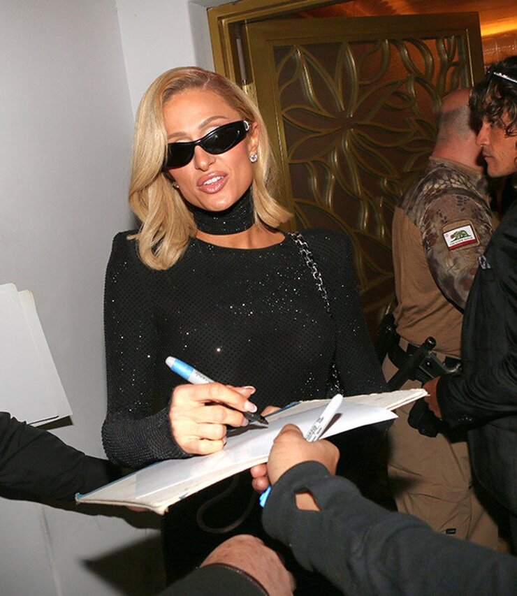 Paris Hilton Çocuklarını Binlerce Dolarlık Gucci Kıyafetle Giydirdi