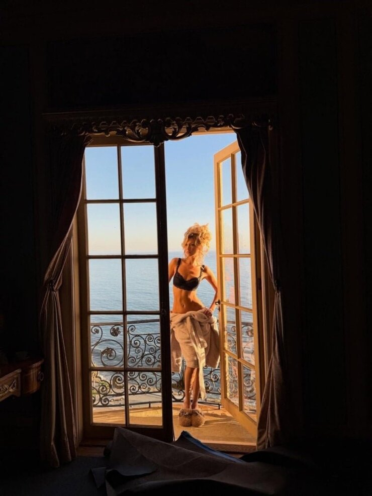 Bella Hadid Miss Sixty Kampanyasında Büyüledi