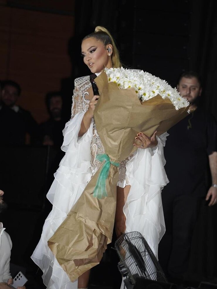 Demet Akalın Yengesini Kaybetti