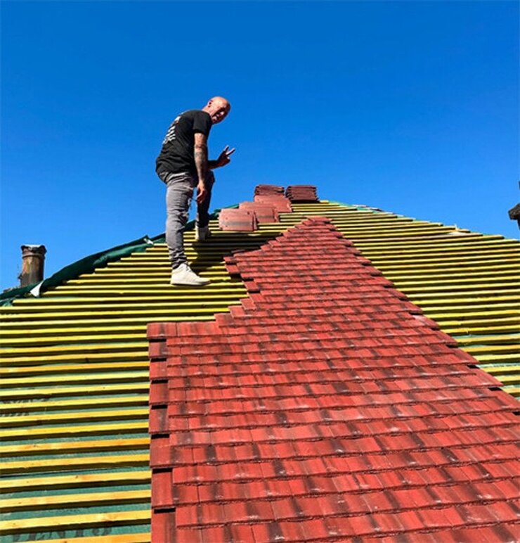 East 17 Üyesi John Hendy Milyonluk Anlaşmadan Pay Alamadı Çatı Ustası Oldu