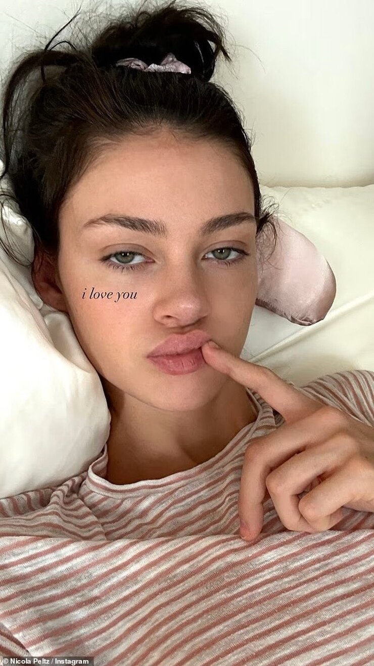 Brooklyn Beckham Dördüncü Evlilik Yıl Dönümünü Aşk Mesajıyla Kutladı